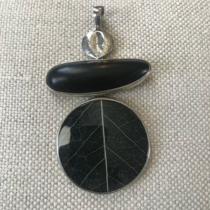 S2123 Silpada Black Ebony Leaf pendant